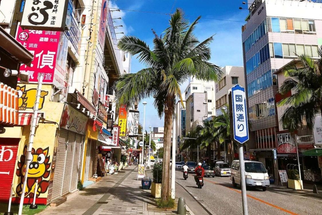 Okinawa Naha Jinjin -沖縄伝統体験型宿じんじん- Экстерьер фото